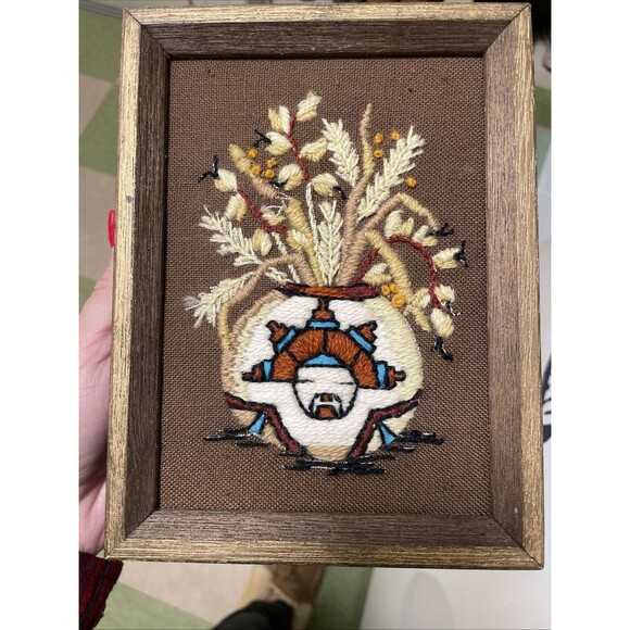 Vintage 1970s Framed Crewel Embroidery Native American Southwest Pottery Vases 3 - Picture 4 of 8